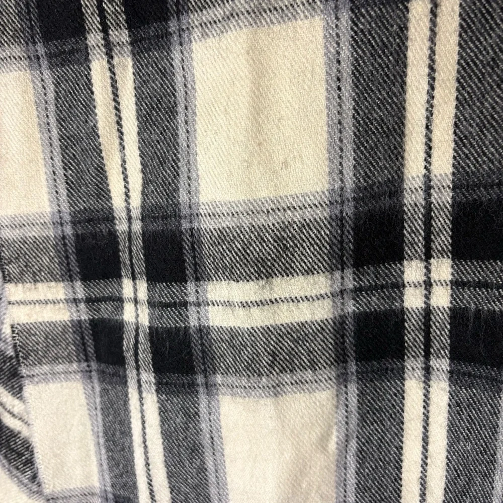 Amanda Smith 100% Wool Plaid Black White Scarf Fringe Made in Japan 56” X 12.25”